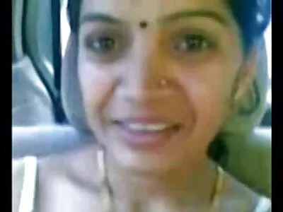 அபிமான டீனேஜ் டார்லிங் பின்னால் இருந்து நன்றாக அறைந்தாள்