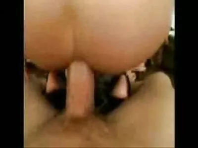 ரெட்ஹெட் ஆசிய அழகி POV யில் மெல்ல உறிஞ்சி சவாரி செய்கிறது