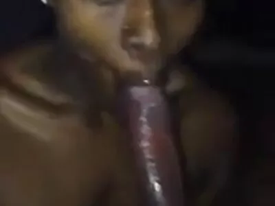 அற்புதமான பொன்னிறம் கடற்கரையில் கடுமையான உடலுறவு கொள்கிறது