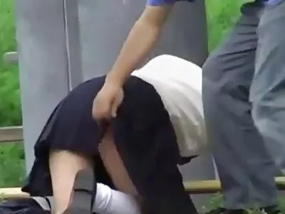 கரடுமுரடான கருப்பு ஹேர்டு MILF சேவல் உறிஞ்சும் மற்றும் சேவல் சவாரி செய்வதை விரும்புகிறது