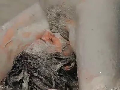 அழகி MILF பெண் மான்ட்ஸே ஸ்விங்கர் ஒரு இளைஞனால் சிக்கினார்