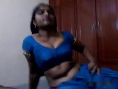 நண்பன் தன் காதலியையும் அவளுடைய சூடான மாற்றாந்தாயையும் புணர்கிறான்